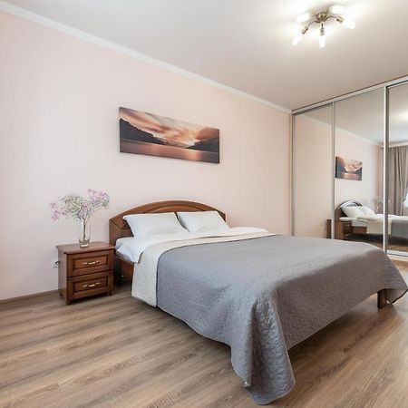 Apartmán Осокорки Русовой 3 Kyjev Exteriér fotografie