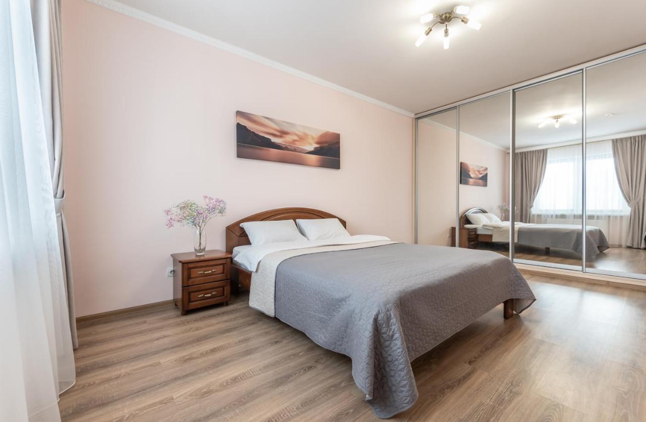 Apartmán Осокорки Русовой 3 Kyjev Exteriér fotografie